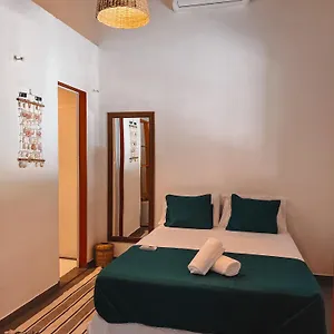 Alojamento de Acomodação e Pequeno-almoço Casa Caju Arraial- 50 Metros Da Rua Mucuge